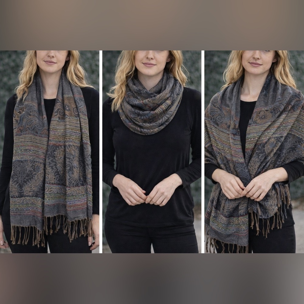 Paisley scarf with fringe